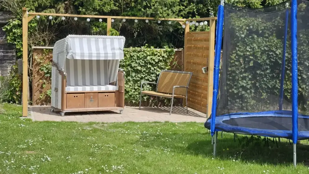 Strandkorb im Garten von Haus Andy und Angela in Kellenhusen