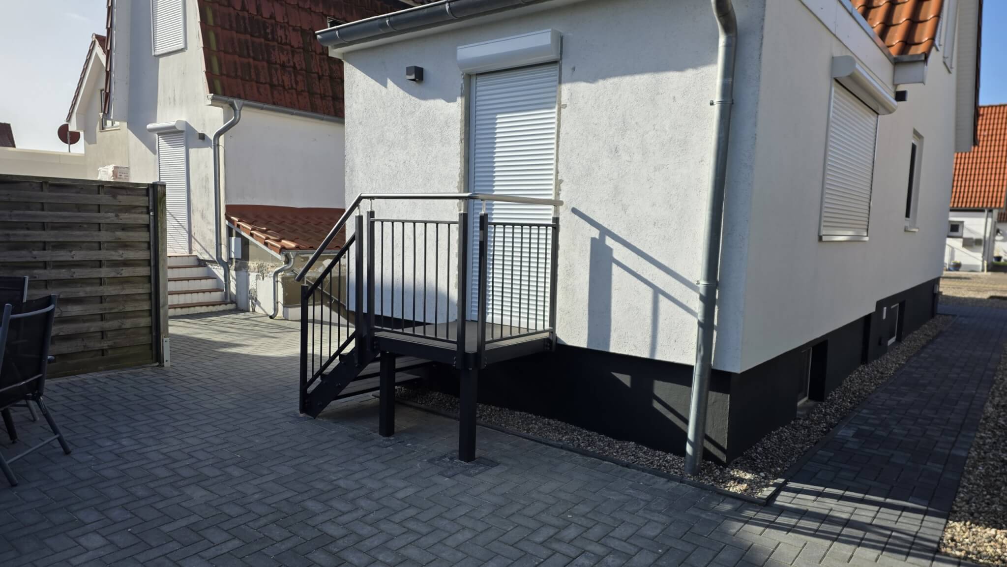 Neue Außentreppe als Gartenzugang